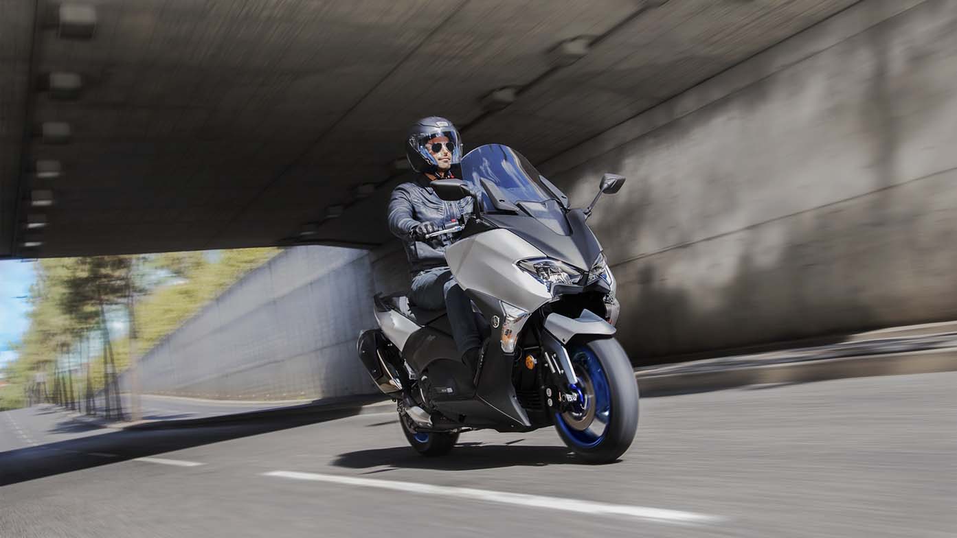 Location Scooter Moto Paris au mois, la semaine, la journée Préréservez